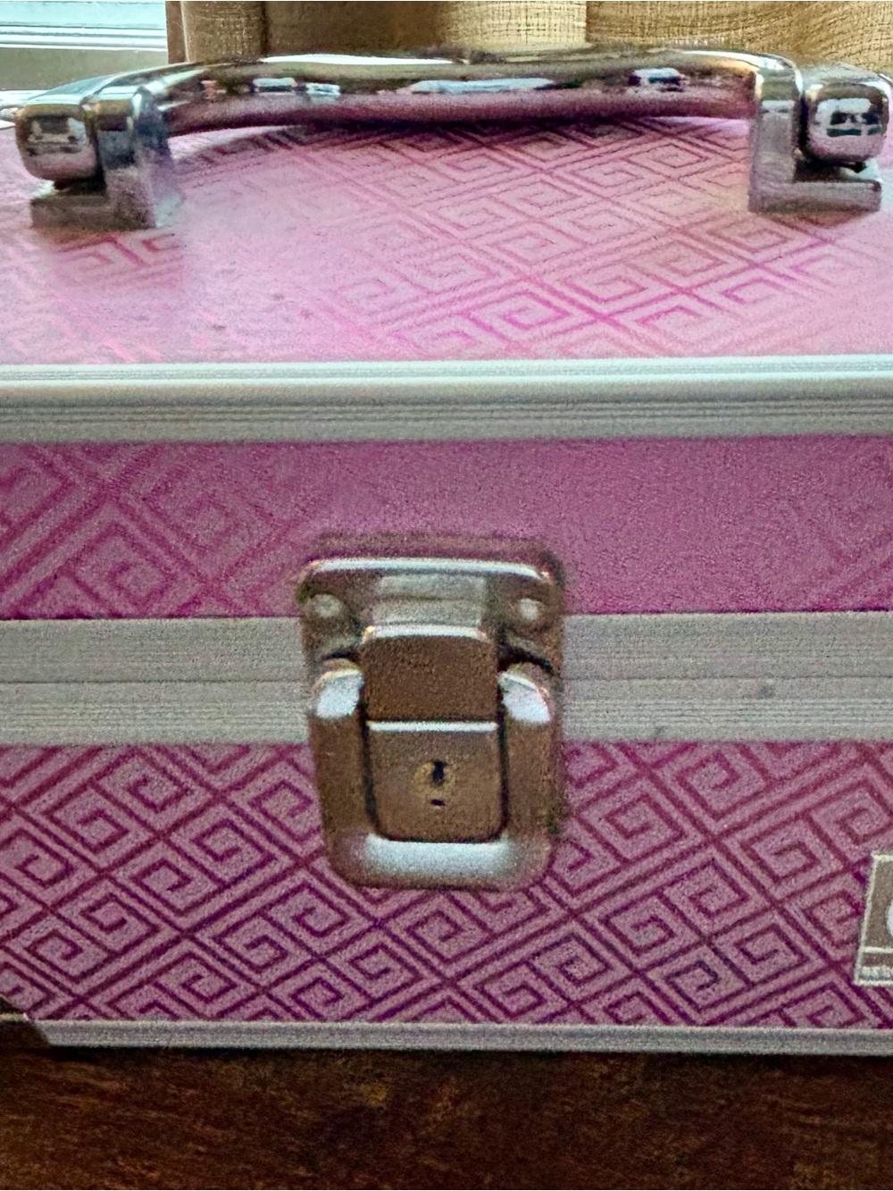 Vintage Y2K Caboodles Pink Geometric Aluminum Makeup Train Case Organizer 🎀